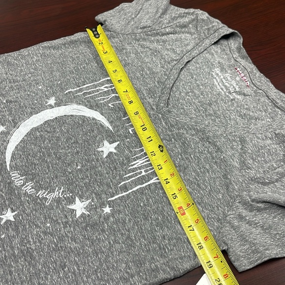 🔴NWT Torrid Grey V-neck, Armpit 2 armpit 27", Length 33" - Picture 4 of 9